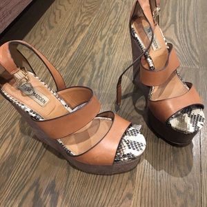 STEVE MADDEN WEDGES - SIZE 7.5 - BROWN LEATHER